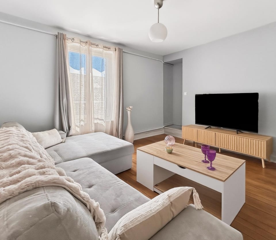 Appartement moderne et lumineux avec parking privé Apartment in Orléans