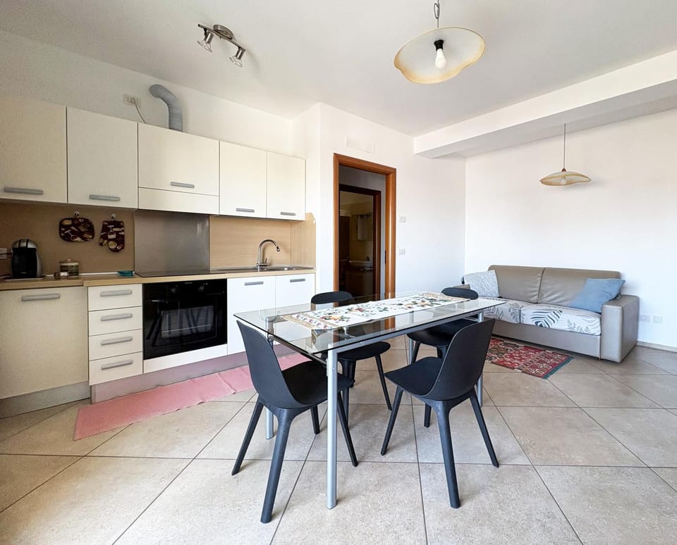 Dining area, kitchen