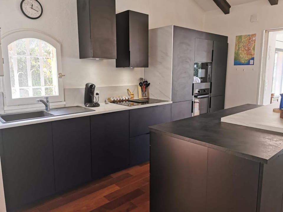 Val d'Azur 2, villa with pool, sea view, parking House in La Ciotat