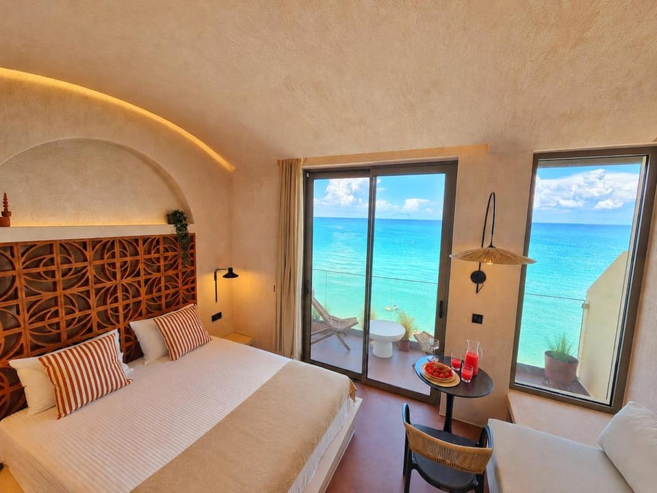 Bed, Natural landscape, Photo of the whole room, Bedroom, Sea view