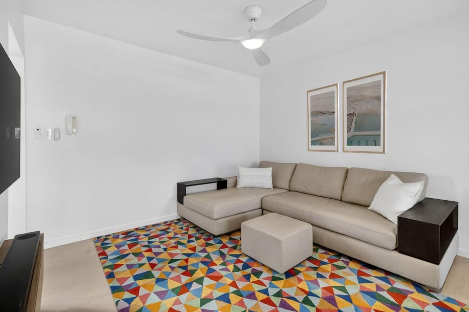 Spacious North Bondi Apt w Balcony near beach Apartment in Sydney