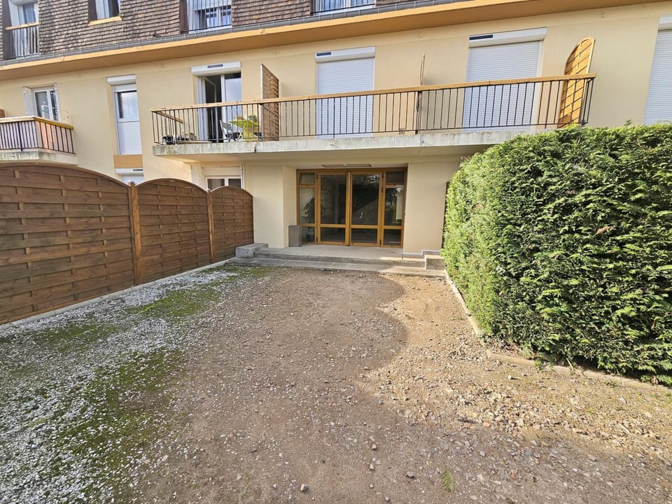 Property building, Facade/entrance, Time of day