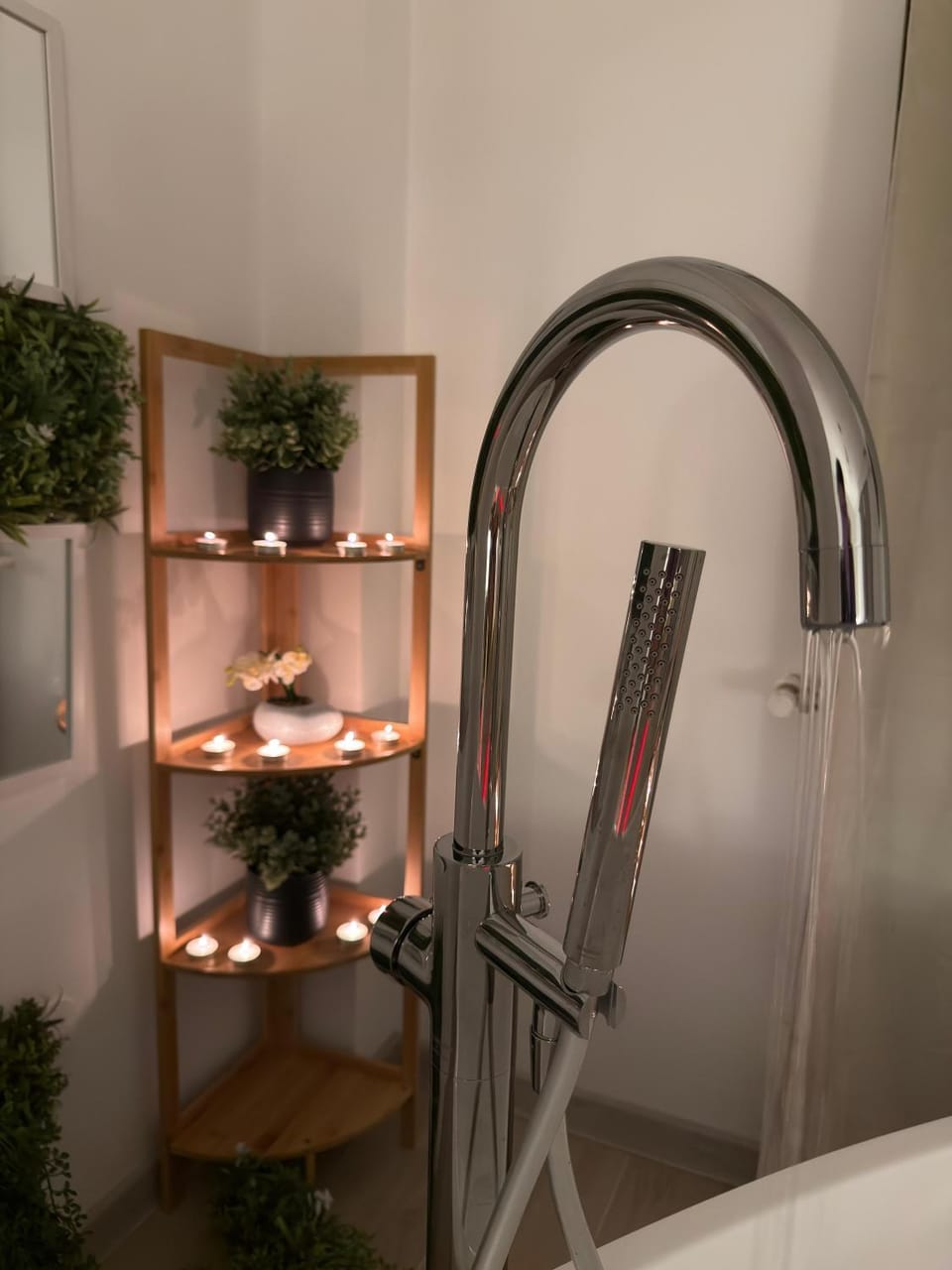 Apartament de lux Craiova Zona Ford cu cadă freestanding și șemineu! Apartment in Craiova