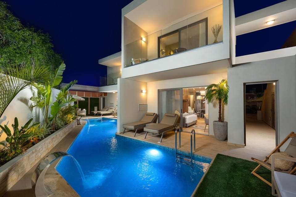 Property building, Natural landscape, Swimming pool, sunbed