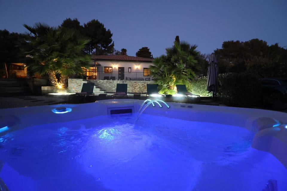 Villa Oasira Luxe Piscine et Spa 20mn des plages Villa in Saint-Jean-de-Védas