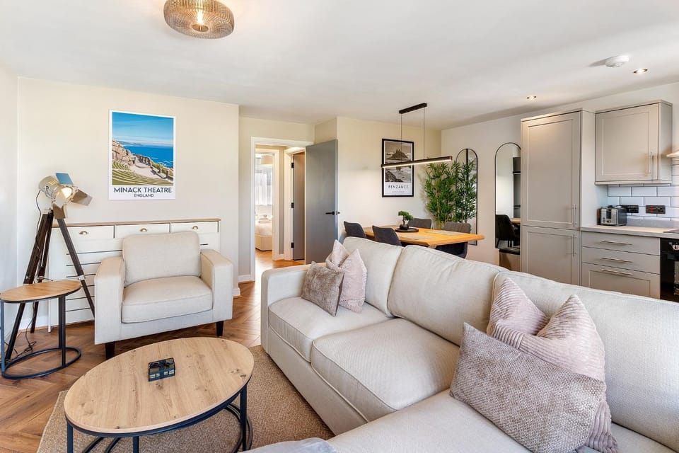 Kitchen or kitchenette, Living room, Seating area, Dining area, pet friendly