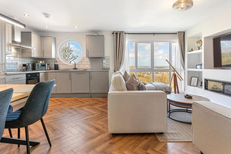 Kitchen or kitchenette, Living room, Seating area