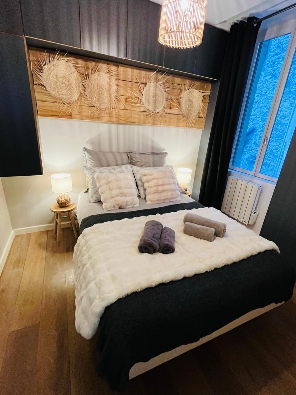 Bed, Night, Photo of the whole room, Bedroom