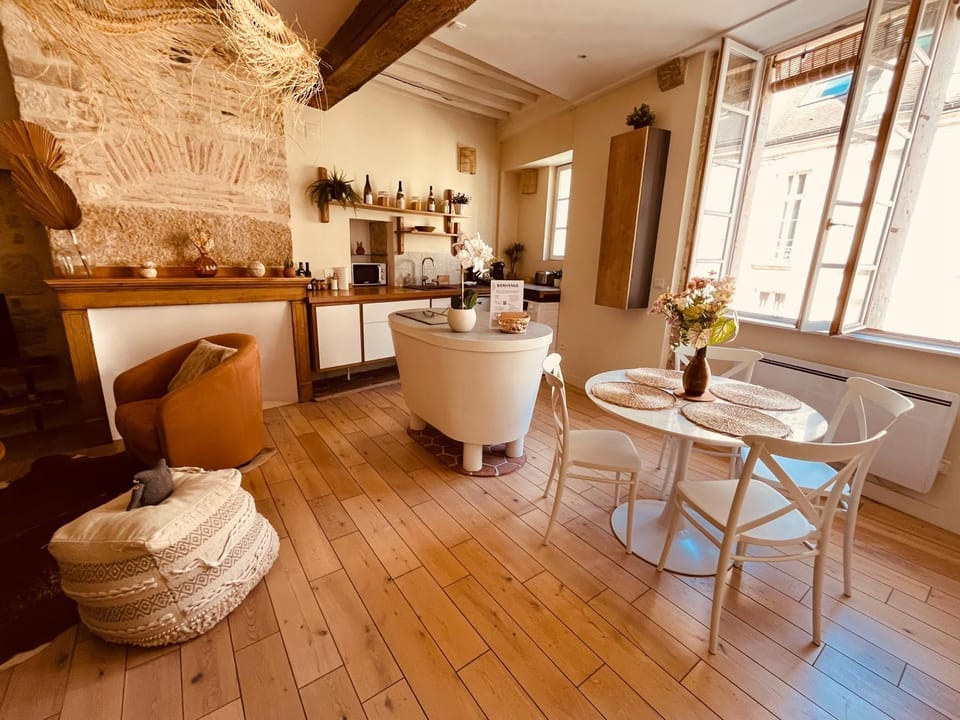 Dining area, Meals, Meals, stove, stove, kitchen, kitchen