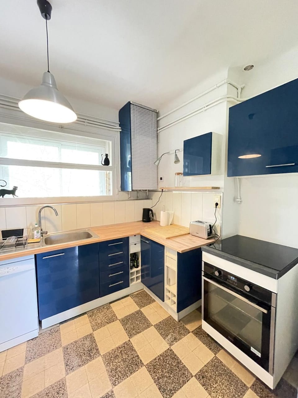 Kitchen or kitchenette, dishwasher, oven, stove, toaster