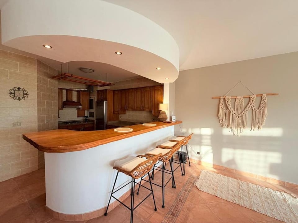 Kitchen or kitchenette, Seating area, Dining area