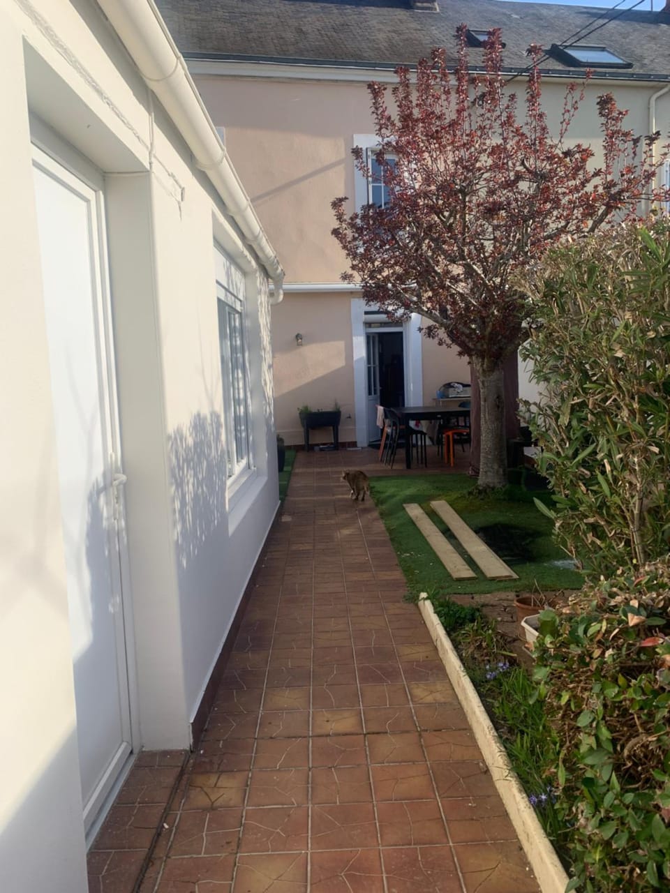 Maison complete proche circuit centre ville 8 a 10 personnes 4 chambres 2 salle de bain Villa in Le Mans