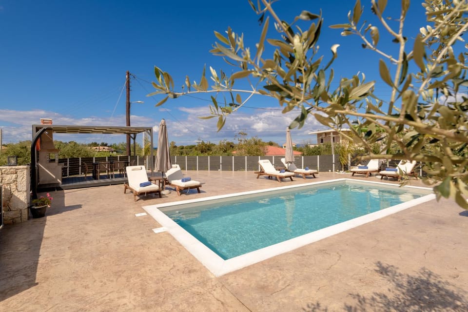 Pool view, Swimming pool, sunbed