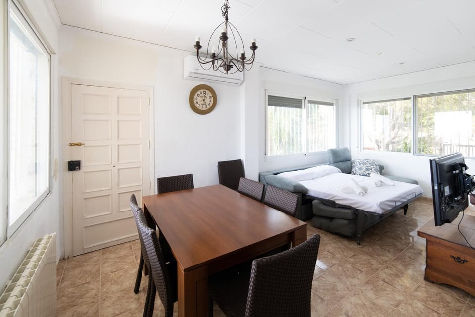 Spacious Villa w/ Private Pool, Tennis Court & BBQ Villa in Valencian Community