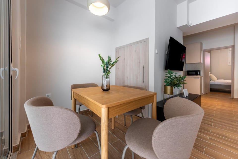 TV and multimedia, Living room, Dining area, Bedroom