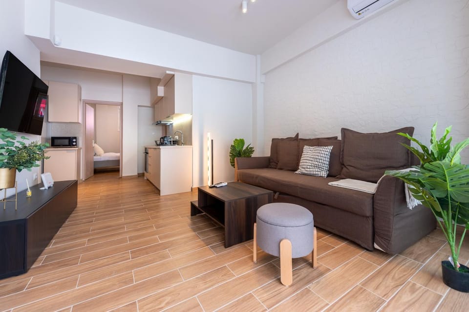 TV and multimedia, Living room, Seating area, Evening entertainment, air conditioner