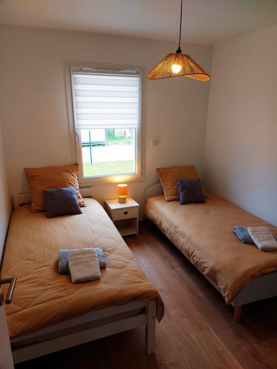 Bedroom, towels, towels