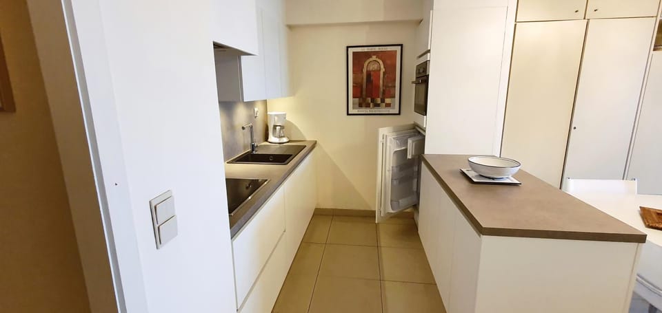 Kitchen or kitchenette, oven, stove