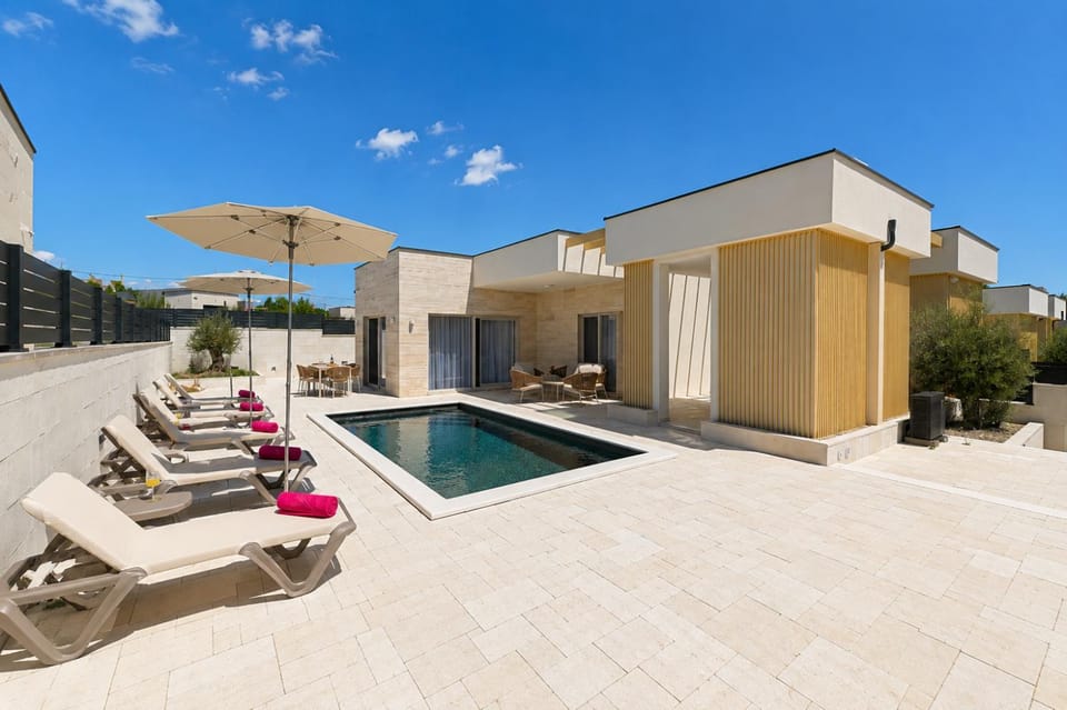 Property building, Swimming pool