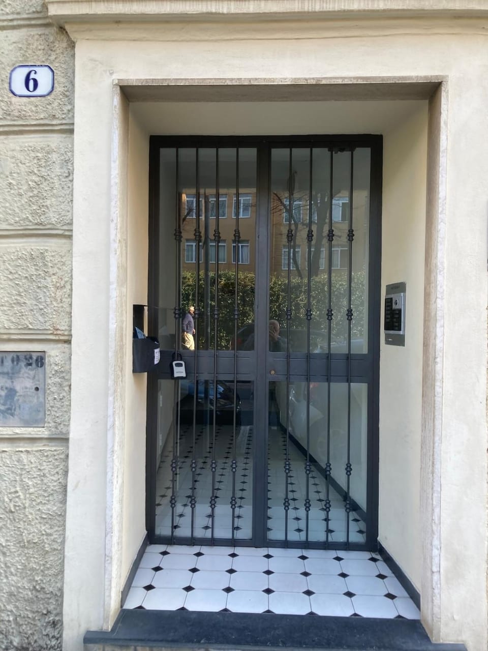 Facade/entrance