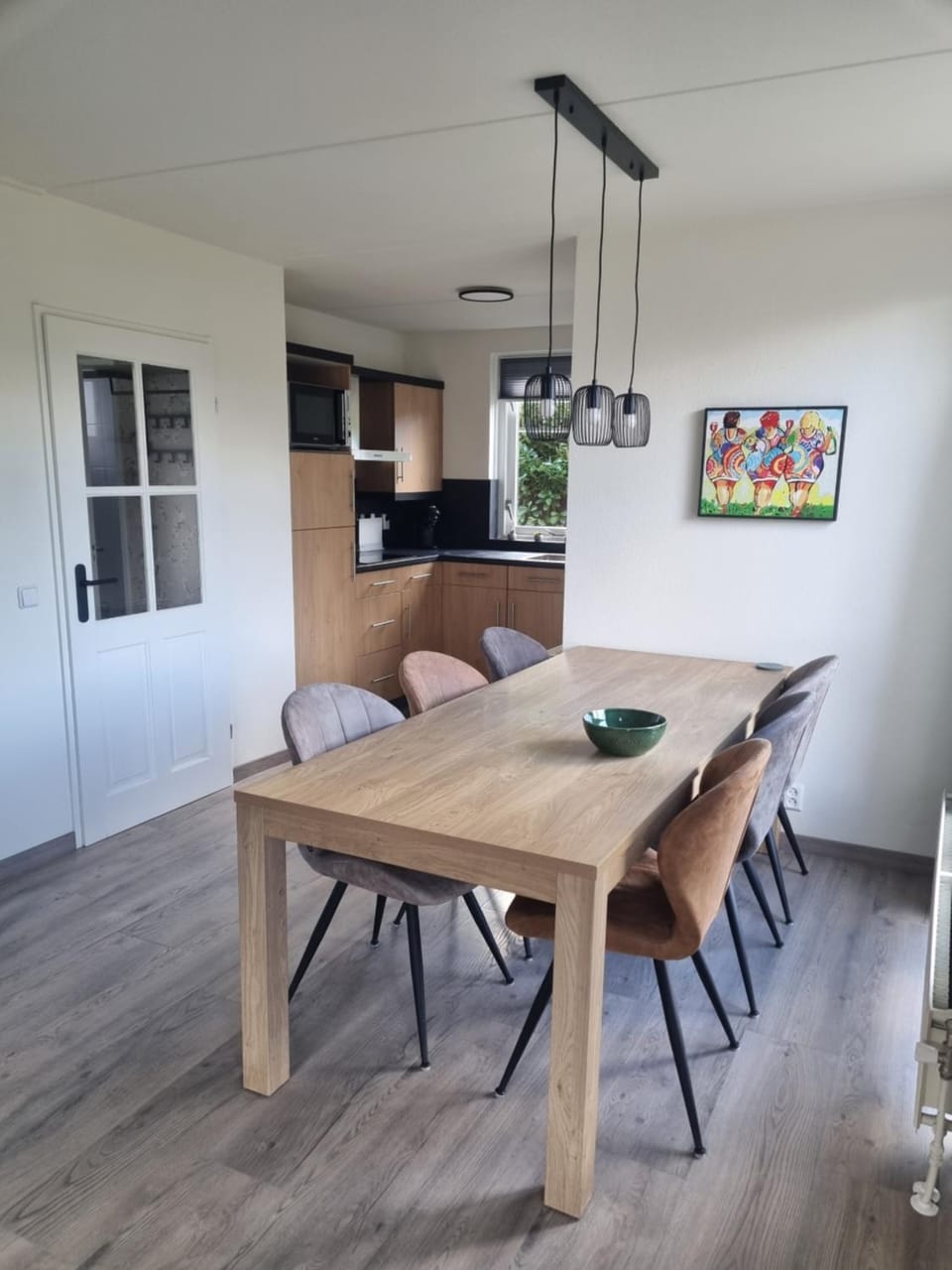 Kitchen or kitchenette, Dining area