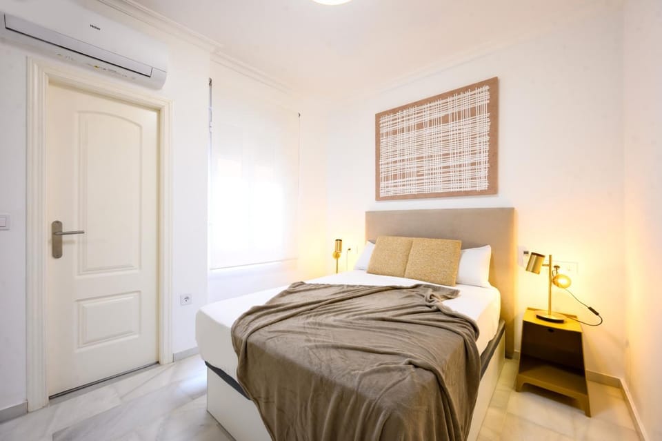 Bed, Photo of the whole room, Bedroom, heating, heating, internet, internet, wardrobe, air conditioner, air conditioner