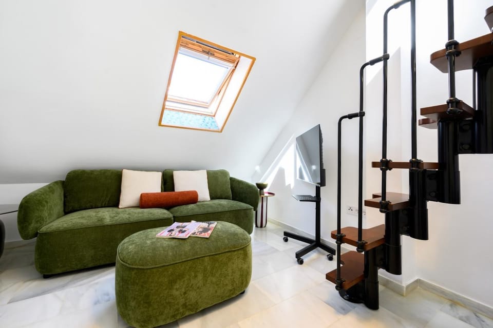 TV and multimedia, Living room, Seating area, heating, heating, internet, internet, air conditioner, air conditioner