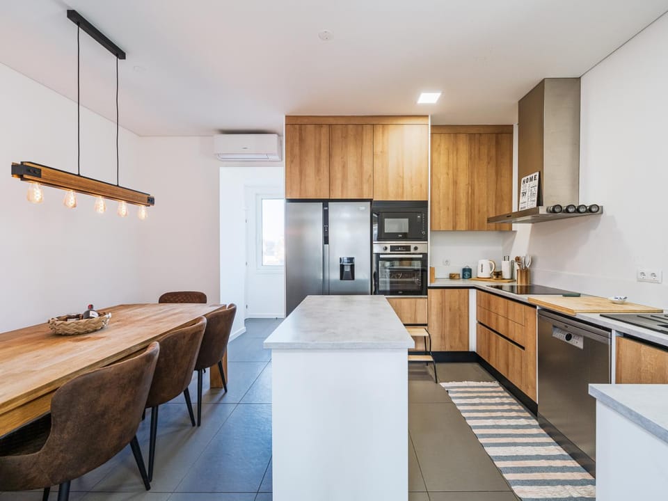 Kitchen or kitchenette, Dining area, dishwasher, oven, stove
