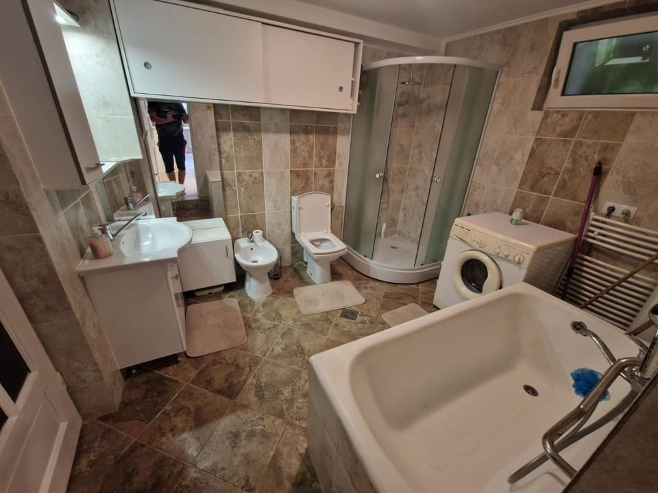 Shower, Toilet, Bathroom, Bath