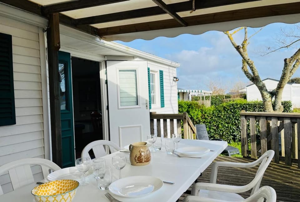 Patio, Meals, furniture