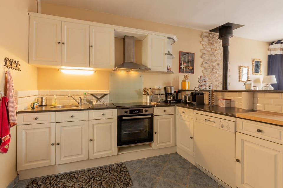Kitchen or kitchenette, Living room
