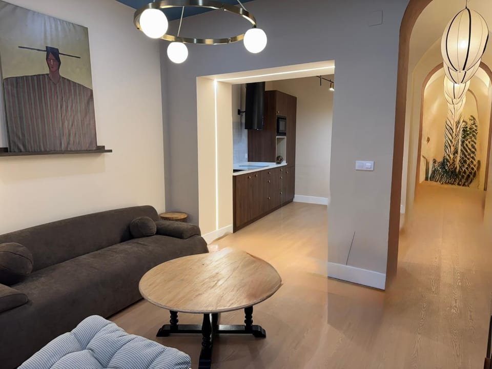 Kitchen or kitchenette, Living room, Seating area, Dining area