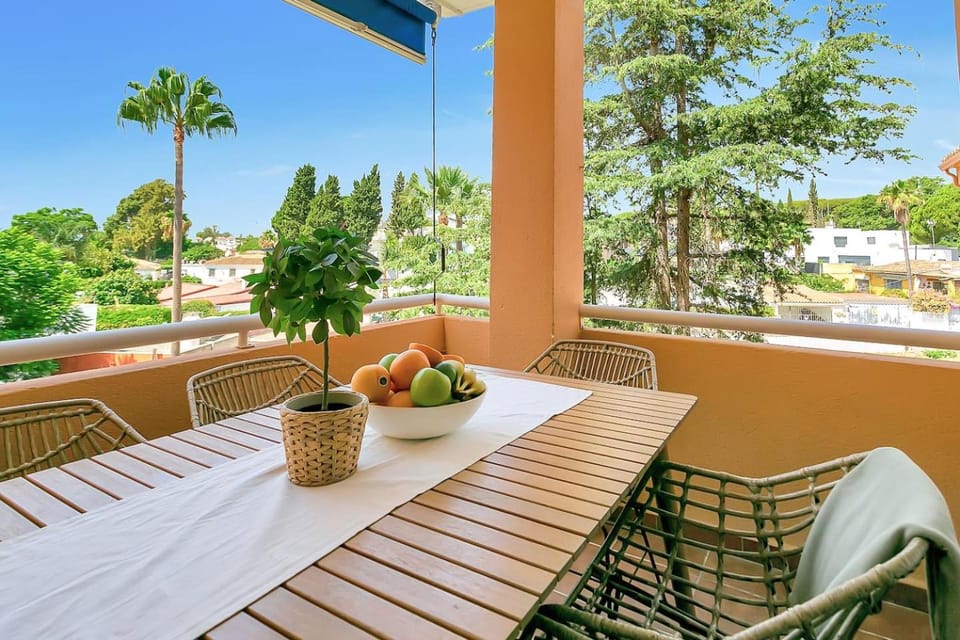 Natural landscape, View (from property/room), Balcony/Terrace, Dining area
