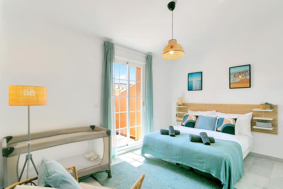 Bed, Seating area, Bedroom, cot
