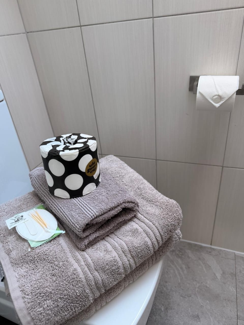 Bathroom, towels