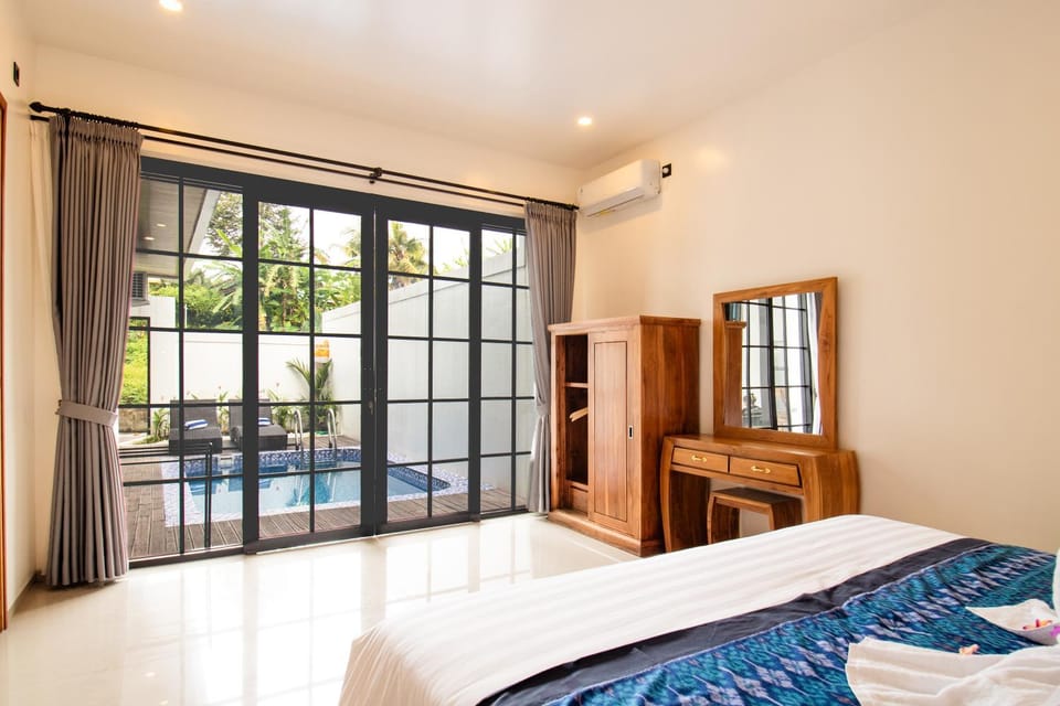 Bedroom, Pool view, air conditioner