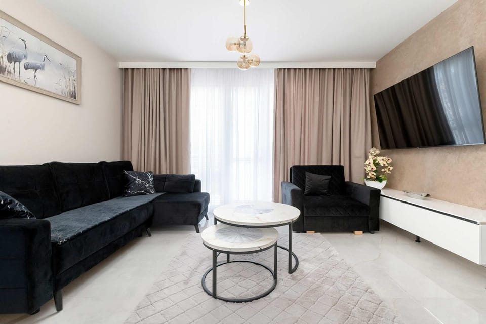 TV and multimedia, Living room, Seating area, Evening entertainment