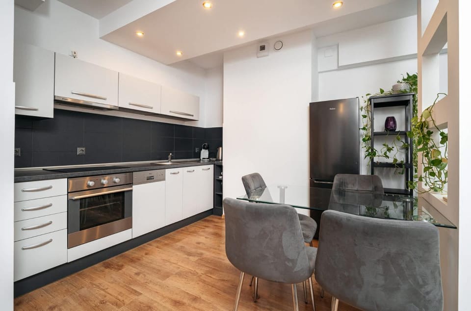 Kitchen or kitchenette, Dining area, dishwasher, oven, stove