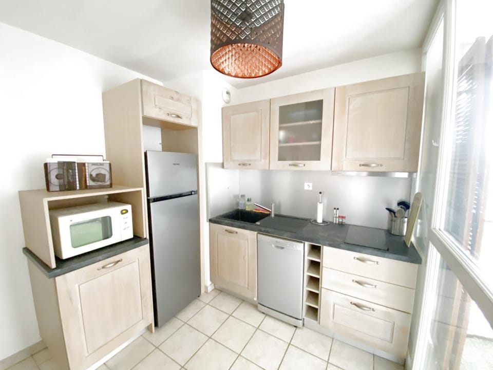 Appartement bord du canal avec piscine et parking couvert Apartment in Aigues-Mortes