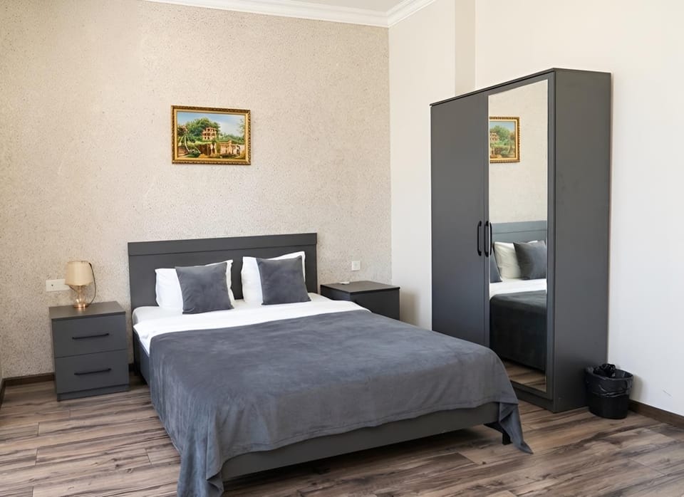 Bed, Photo of the whole room, wardrobe