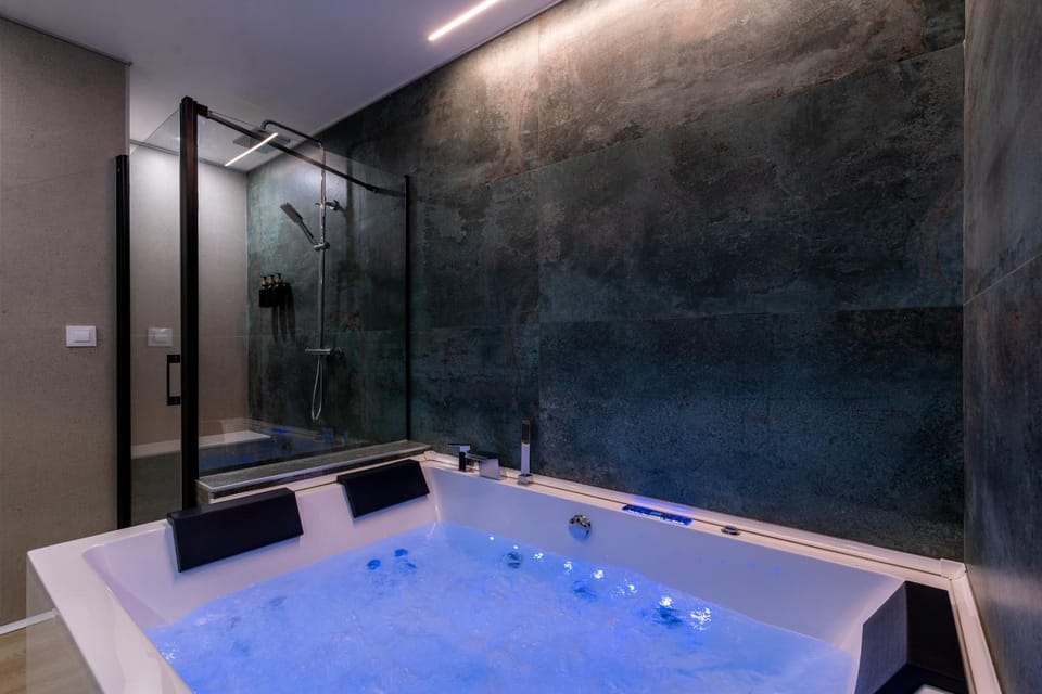 Shower, Hot Tub, Bathroom