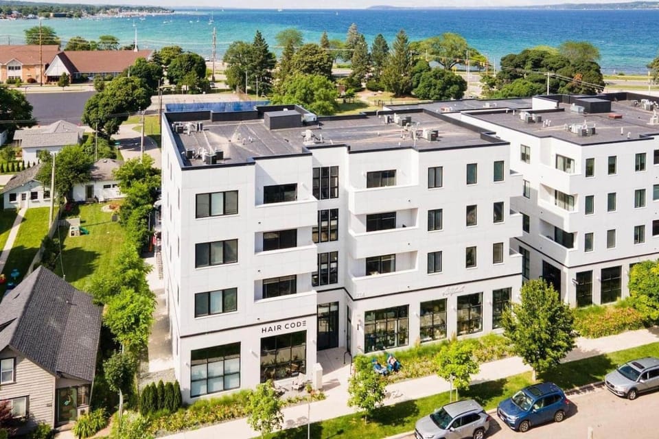 1 Block to Beach | Bikes, Wellness & More House in Traverse City