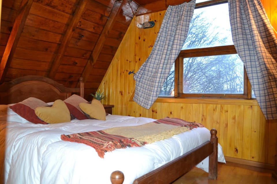 Bed, Photo of the whole room, Decorative detail, Bedroom