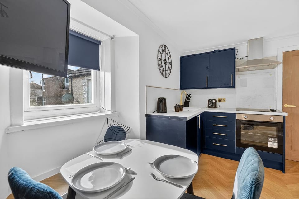 Dining area, kitchen
