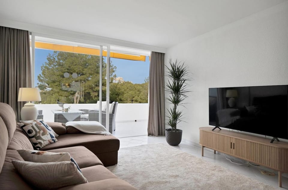 TV and multimedia, View (from property/room), Living room, Seating area