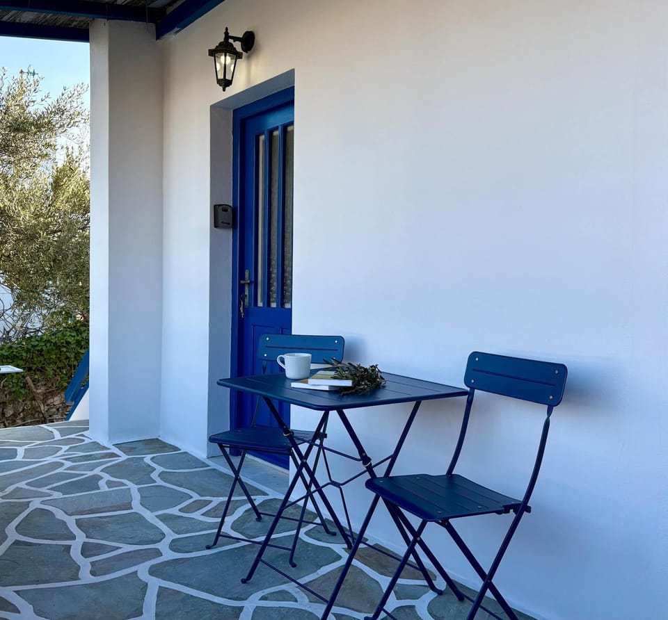 Property building, Patio, Balcony/Terrace