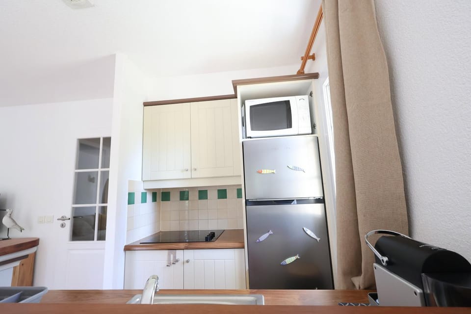 Kitchen or kitchenette, Other, dishwasher, microwave, stove