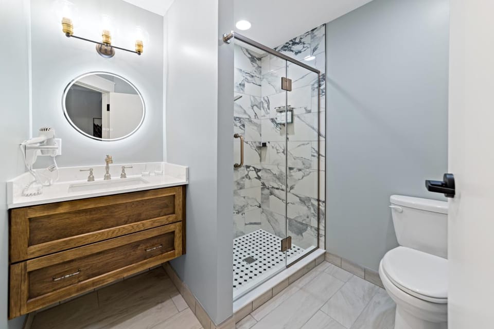 Shower, Toilet, Bathroom