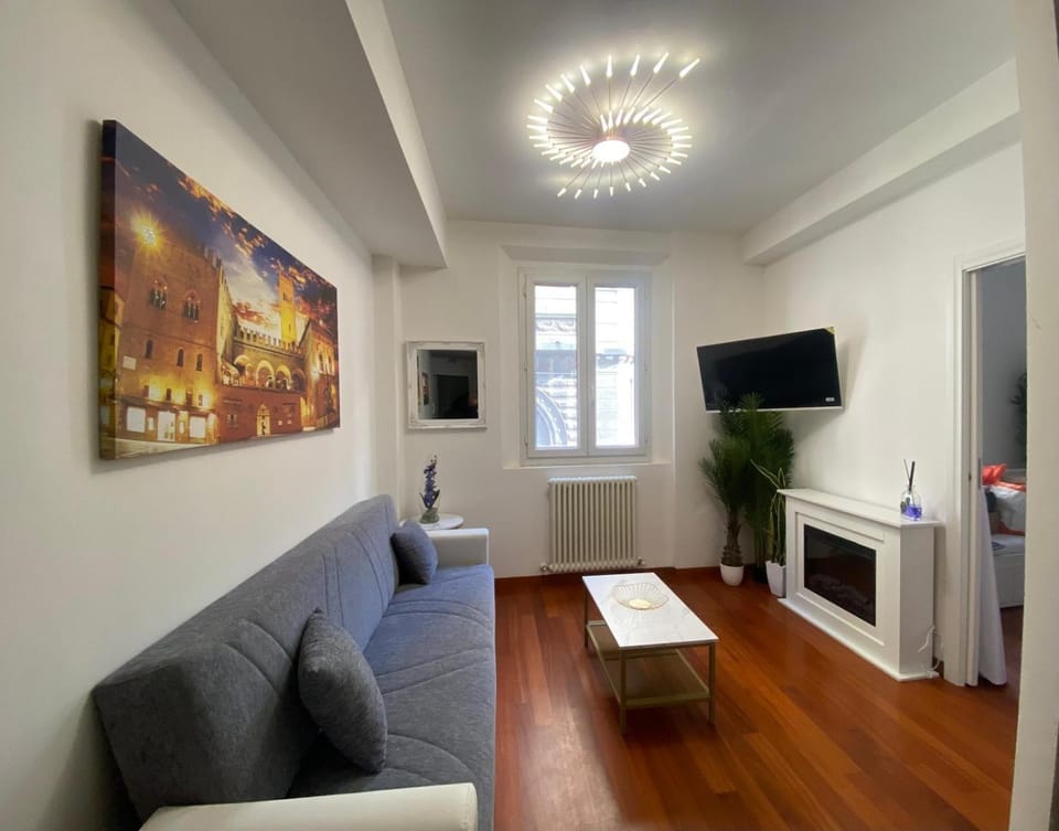 TV and multimedia, Living room, fireplace