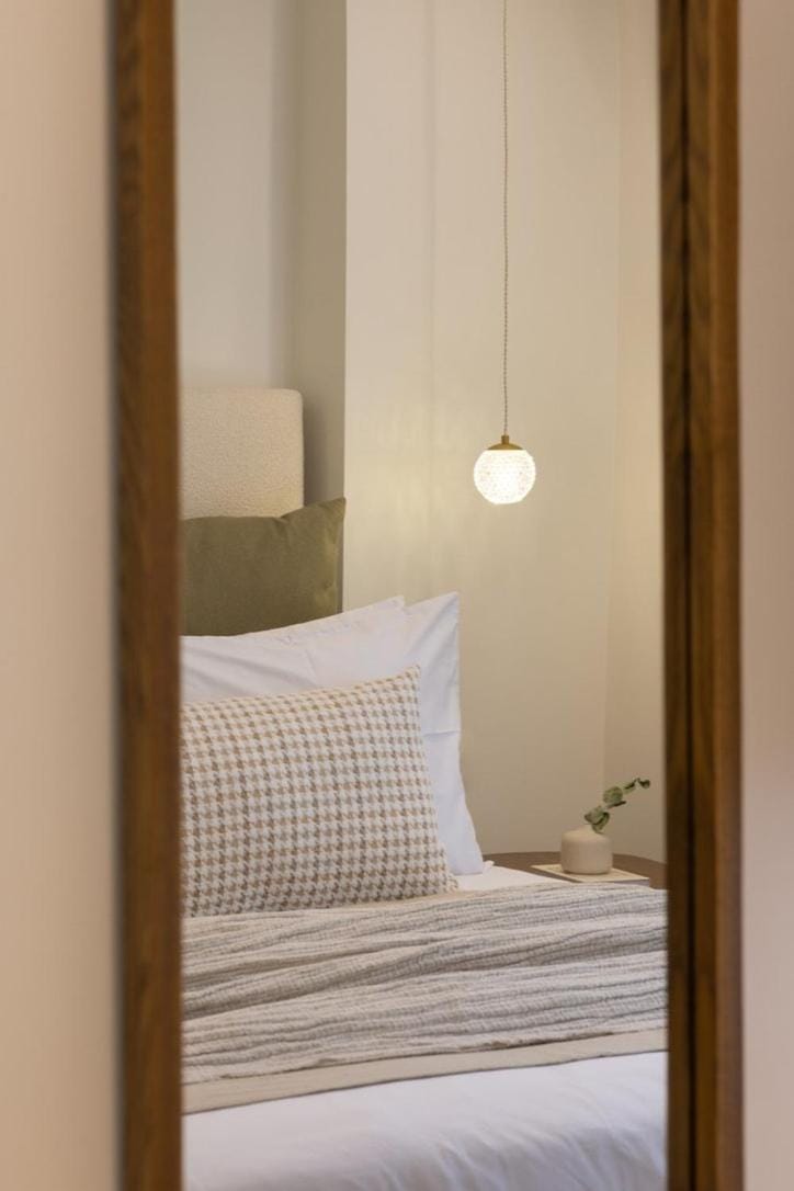 Romantic Getaway w Whirlpool & Fireplace Apartment in Athens